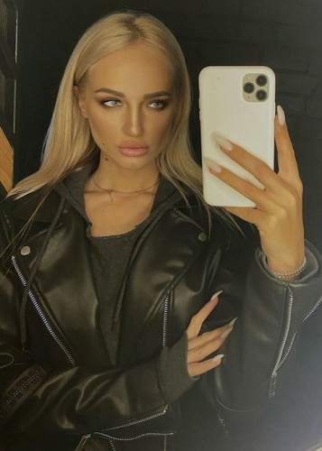 Яна, Г. Гатчина